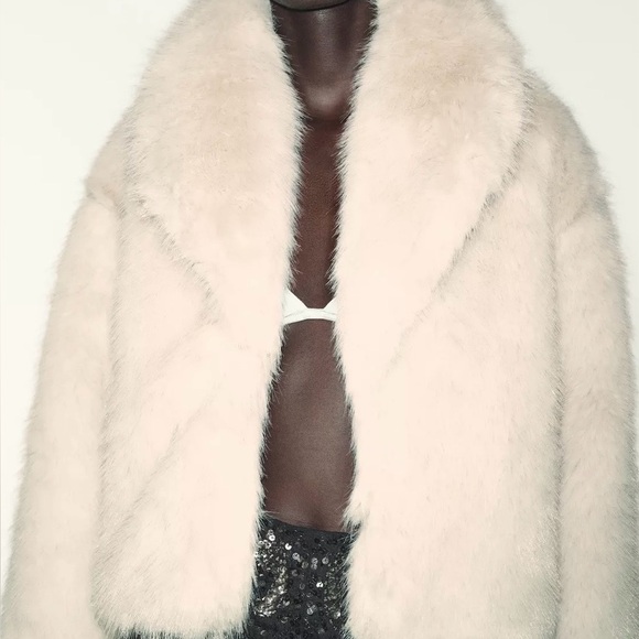 ZARA NWT Short Faux Fur Lapel Collar Coat! - Picture 2 of 9